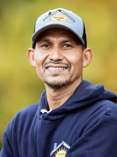 Leo Calderon - Lead Roof Technician at Sunnyside Roofing